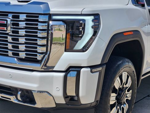 Used 2024 GMC Sierra 2500 Denali w/ Denali Reserve Package AWD/4WD image 9