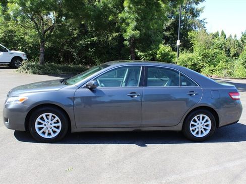 Used 2011 Toyota Camry XLE w/ XLE Extra-Value Pkg #2 FWD image 7
