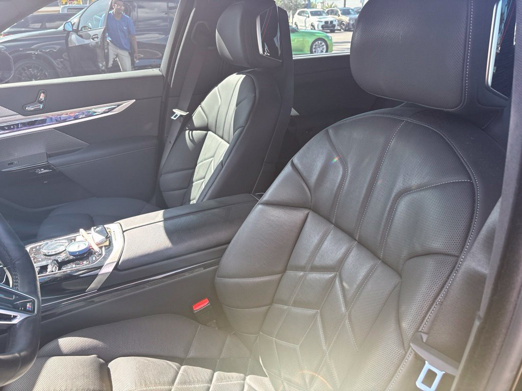 Certified 2024 BMW i7 xDrive60 w/ M Sport Package RWD image 4