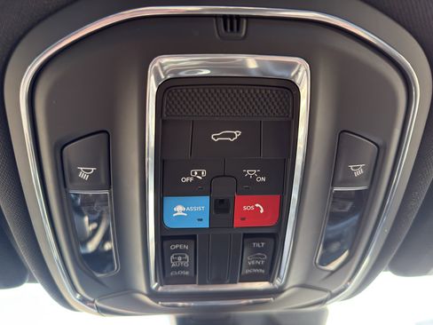 Used 2024 Jeep Grand Cherokee Altitude AWD/4WD image 22