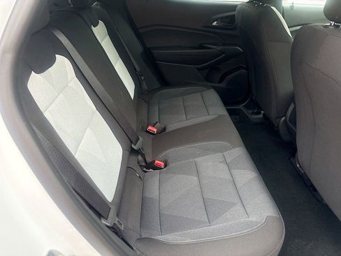 Used 2026 Chevrolet Trax RS FWD image 25