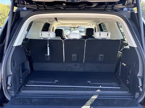 New 2025 Lincoln Navigator Reserve AWD/4WD image 12