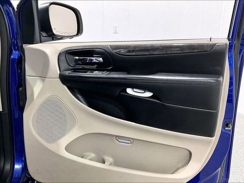 Used 2018 Dodge Grand Caravan SE w/ UConnect Hands-Free Group image 30