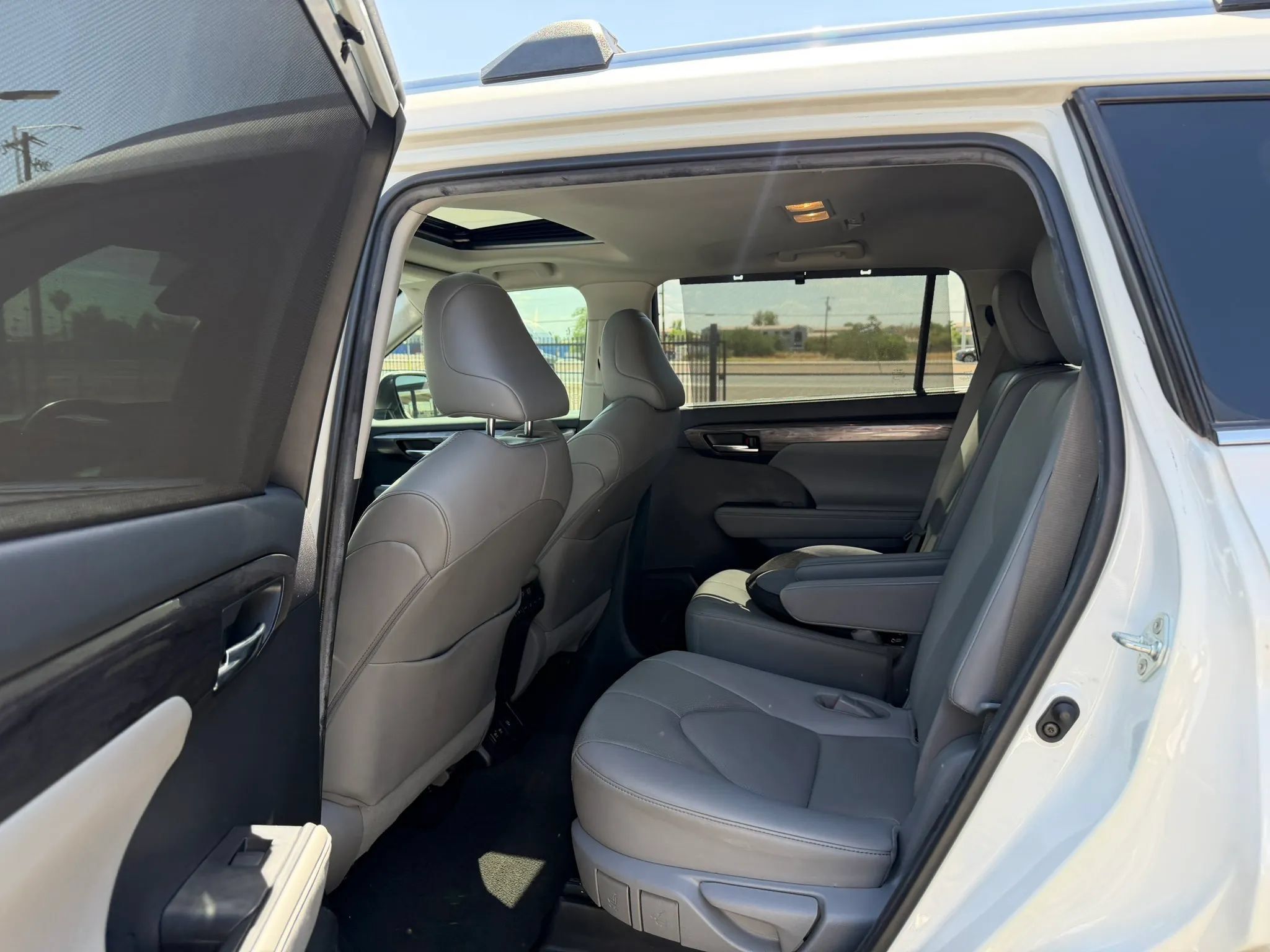 Used 2020 Toyota Highlander Limited FWD image 23