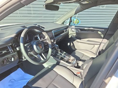 Certified 2026 Porsche Macan image 4
