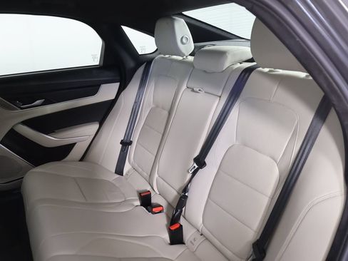 Used 2024 Jaguar XF R-Dynamic SE AWD/4WD image 33