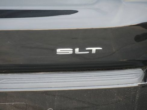 Used 2024 GMC Yukon SLT w/ SLT Luxury Package AWD/4WD image 9