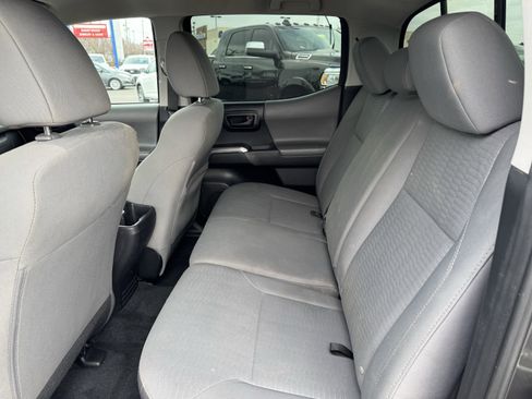 Used 2017 Toyota Tacoma SR5 w/ Tow Package image 7