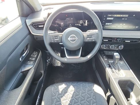 New 2025 Nissan Kicks SV w/ SV Premium Package image 8
