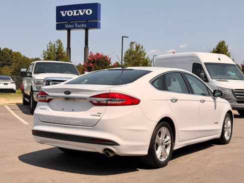 Used 2018 Ford Fusion SE w/ Equipment Group 602A FWD image 8