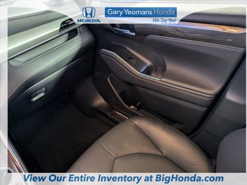 Used 2023 Toyota Highlander FWD image 17