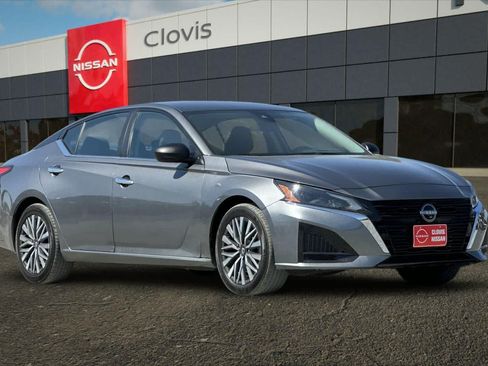 Used 2024 Nissan Altima 2.5 SV FWD image 10
