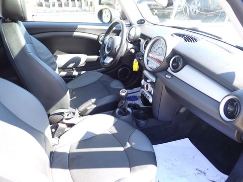 Used 2010 MINI Cooper Hardtop image 6