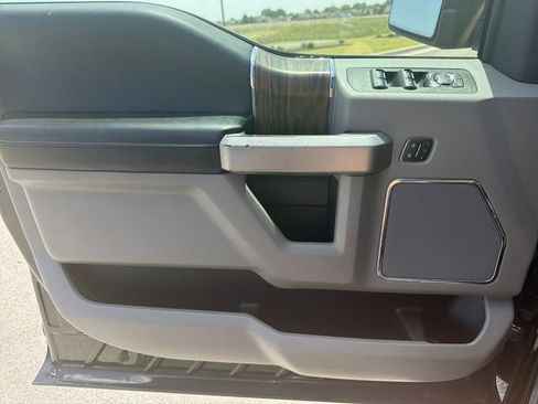 Used 2019 Ford F150 Lariat w/ Equipment Group 502A Luxury AWD/4WD image 40