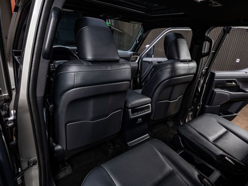 Used 2024 Lexus GX 550 w/ Accessory Package (Z1) AWD/4WD image 36