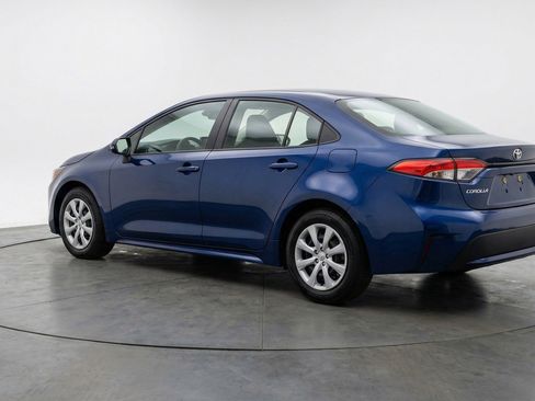 Used 2025 Toyota Corolla LE image 6