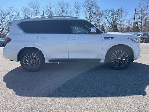 Used 2024 INFINITI QX80 Sensory w/ All-Season Package image 2