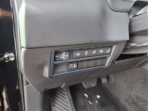 Used 2025 Toyota Tundra Limited AWD/4WD image 21