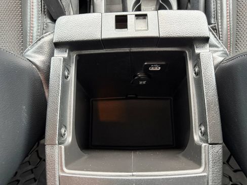 Used 2017 Jeep Wrangler Unlimited Sahara AWD/4WD image 29