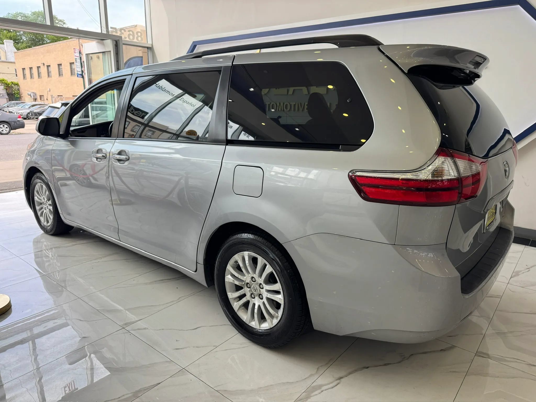 Used 2016 Toyota Sienna XLE FWD image 5