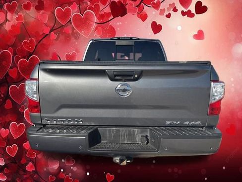 Used 2021 Nissan Titan SV w/ SV Convenience Package image 4