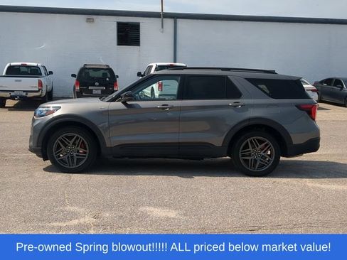 Used 2025 Ford Explorer ST-Line w/ ST-Line Street Pack AWD/4WD image 10