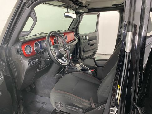 Used 2018 Jeep Wrangler Unlimited Rubicon w/ LED Lighting Group AWD/4WD image 2