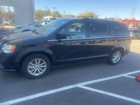 Used 2018 Dodge Grand Caravan SXT image 1