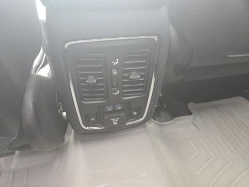 Used 2015 Jeep Grand Cherokee Overland w/ Advanced Technology Group AWD/4WD image 10