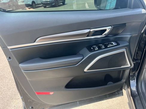 Used 2025 Kia Telluride S FWD image 8