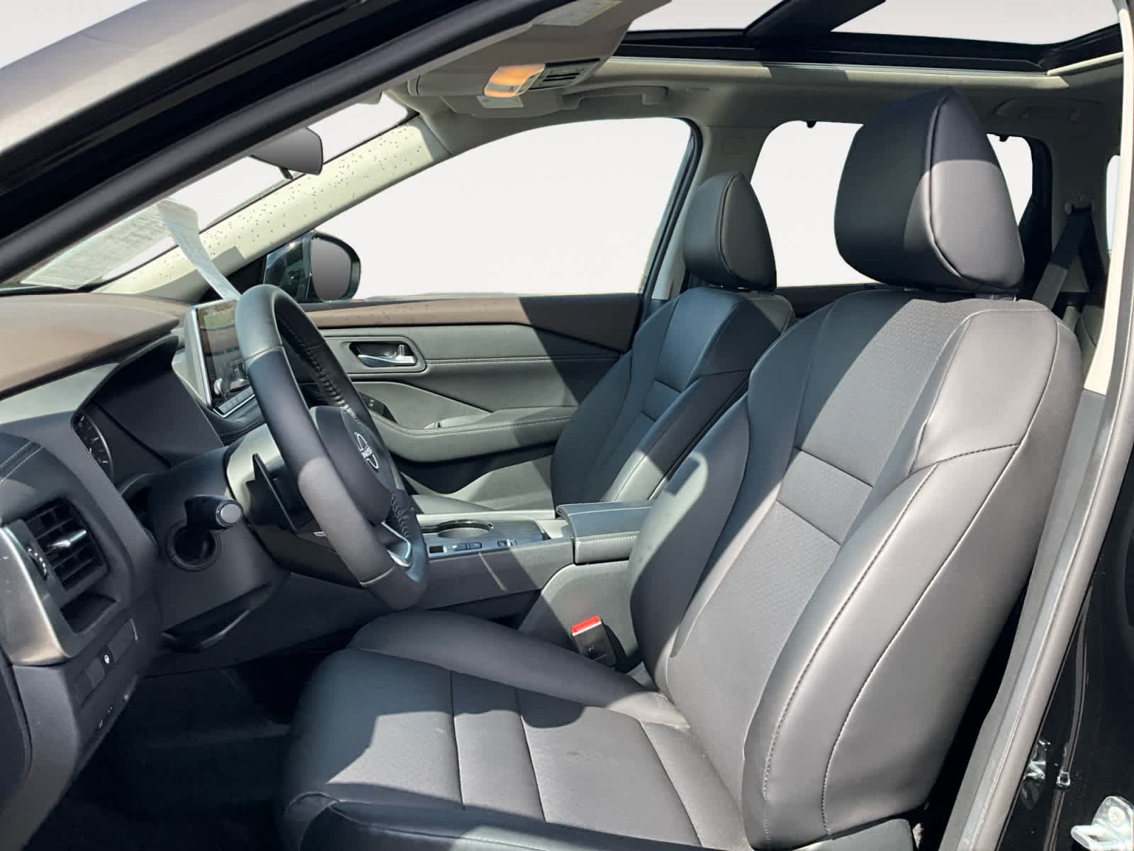 Used 2023 Nissan Rogue SV w/ SV Premium B Package FWD image 7