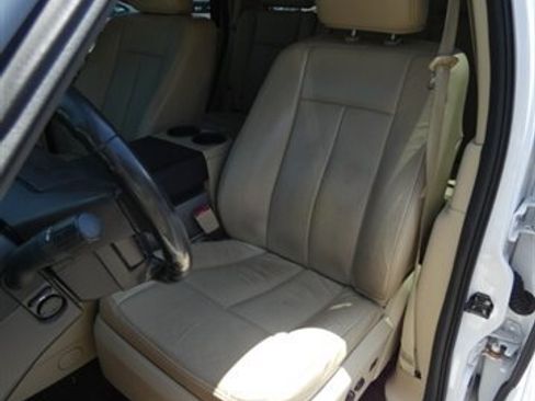 Used 2016 Ford Expedition XLT w/ Equipment Group 202A RWD image 40