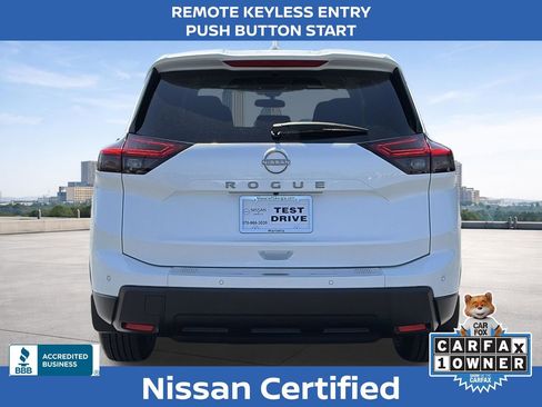 Certified 2025 Nissan Rogue SV image 4