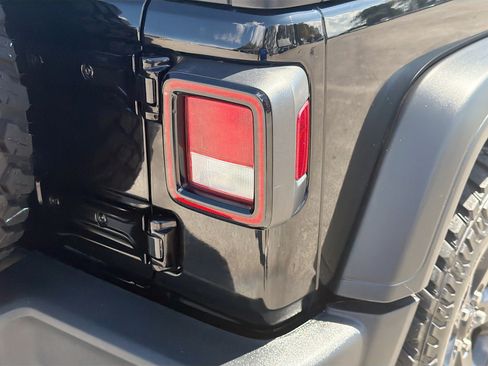 Used 2021 Jeep Wrangler Unlimited Sport image 27