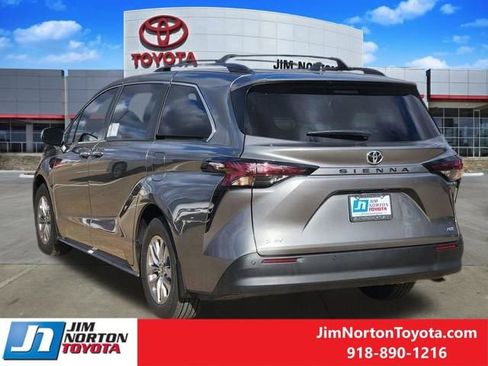 New 2026 Toyota Sienna XLE FWD image 5