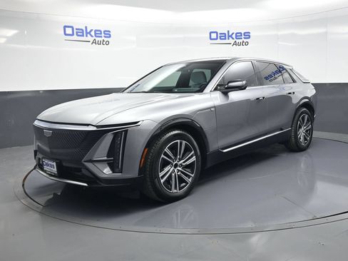 Used 2024 Cadillac Lyriq Luxury w/ LPO, Floor Liner Package AWD/4WD image 4