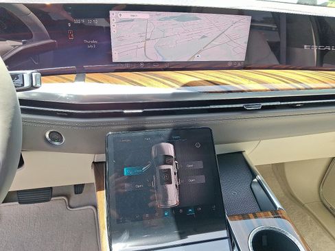 New 2026 Cadillac Escalade ESV Platinum Sport AWD/4WD image 18