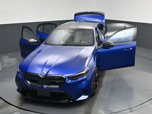 Used 2025 BMW M5 w/ Carbon Package image 71