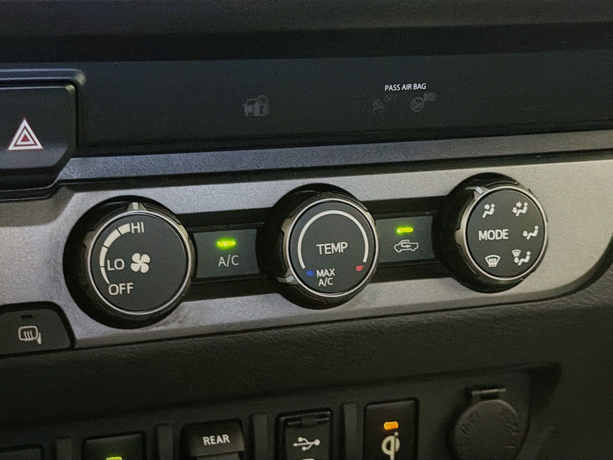 Used 2019 Toyota Tacoma TRD Off-Road w/ Technology Package AWD/4WD image 10