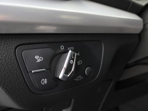 Used 2025 Audi Q5 2.0T Premium image 42