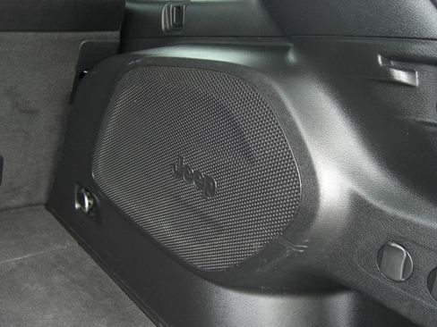 Used 2021 Jeep Cherokee Latitude Plus w/ Sun & Sound Group image 16