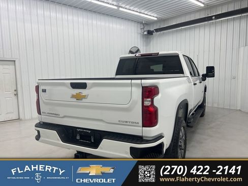 Used 2024 Chevrolet Silverado 2500 Custom w/ Custom Value Package image 3