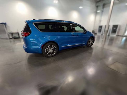 New 2026 Chrysler Pacifica Pinnacle image 13