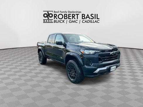 Used 2023 Chevrolet Colorado Trail Boss AWD/4WD image 2