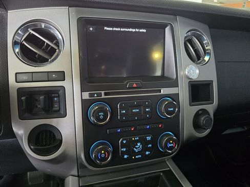 Used 2017 Ford Expedition XLT w/ Equipment Group 202A RWD image 28
