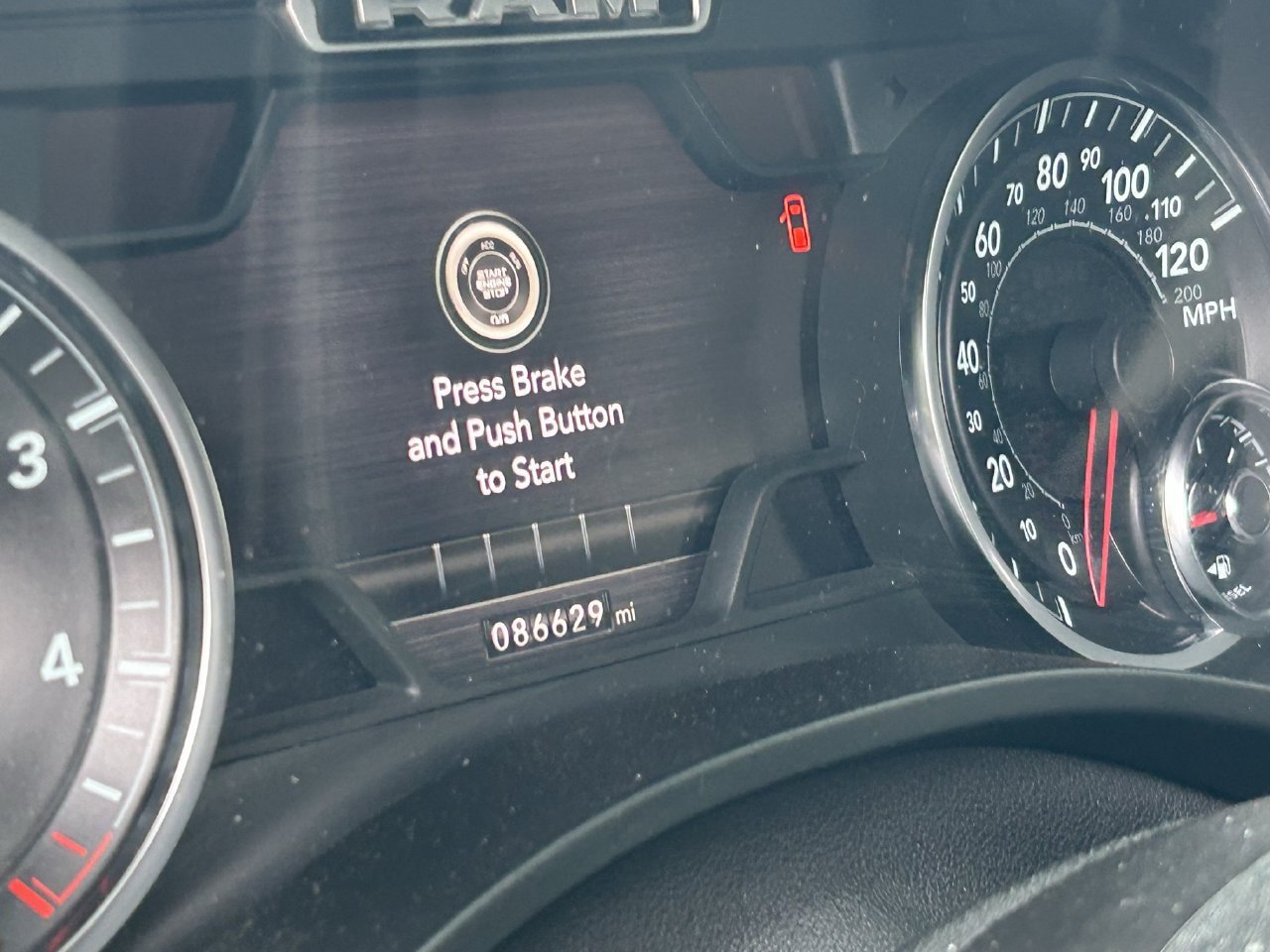 Used 2020 RAM 1500 Laramie RWD image 13