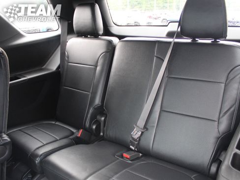 Used 2023 Chevrolet Traverse LT FWD image 23