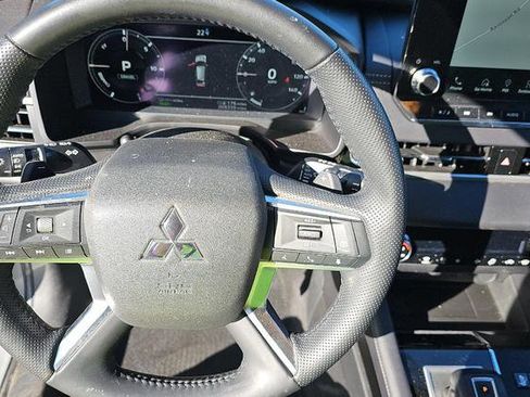 Used 2024 Mitsubishi Outlander SE image 26