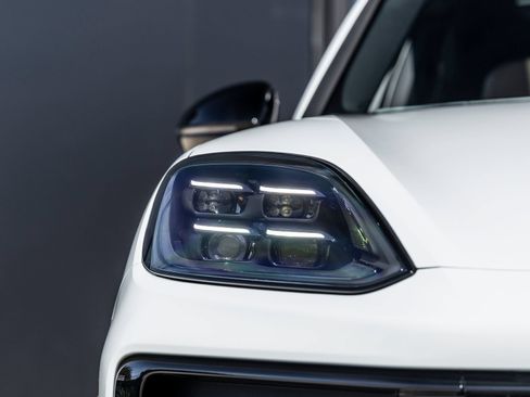 Certified 2026 Porsche Cayenne Coupe AWD/4WD image 18