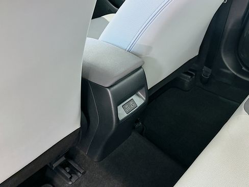 Used 2023 Toyota Corolla LE image 28